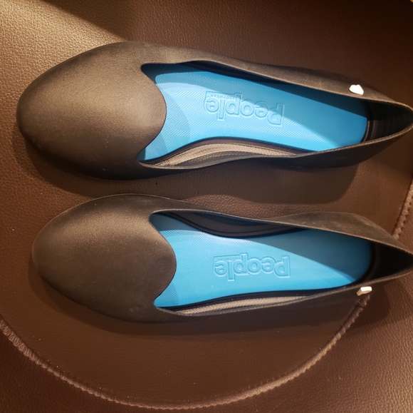 People footwear Shoes - People black flats size 7 womens